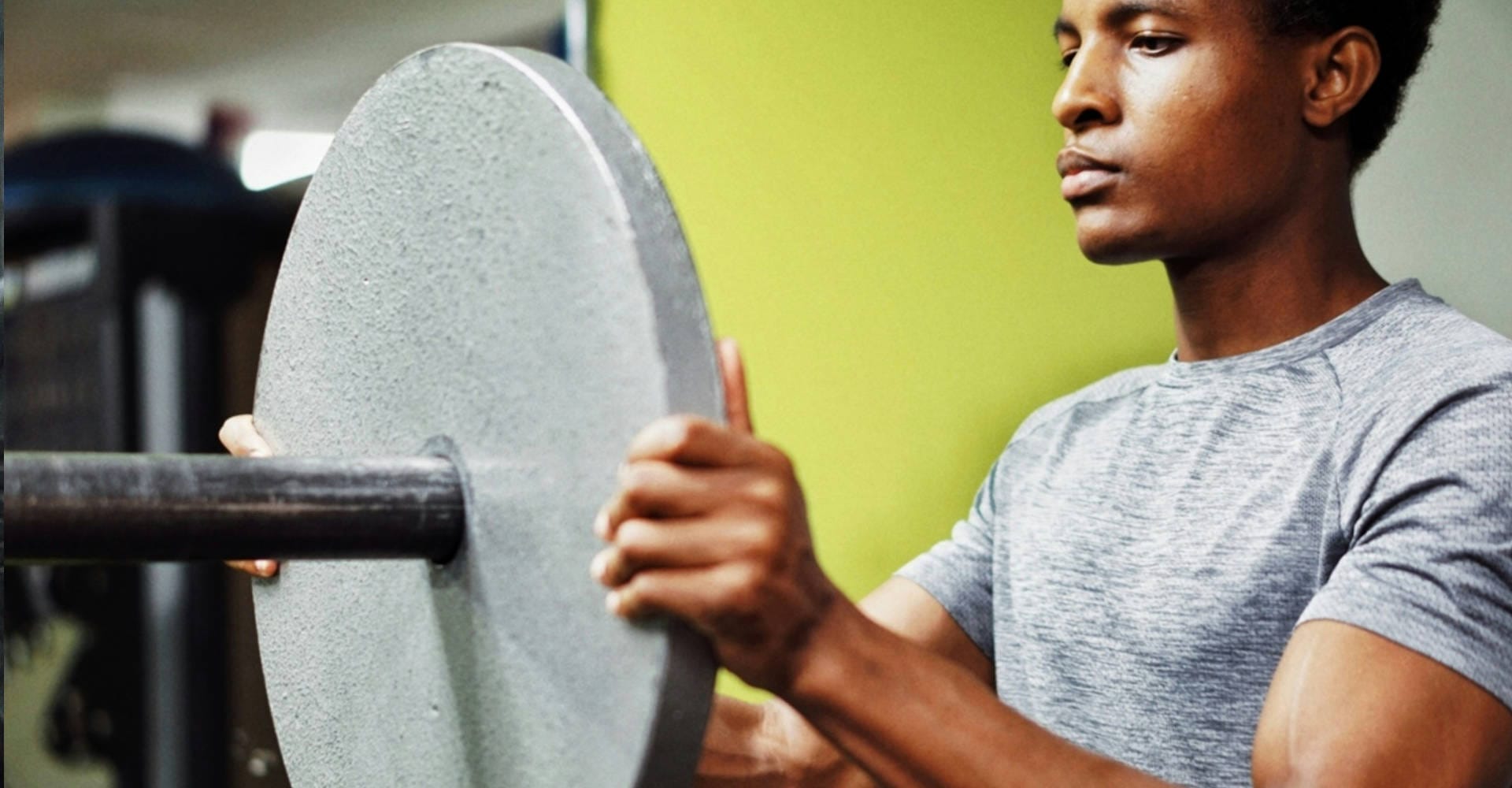 Teen putting weights
